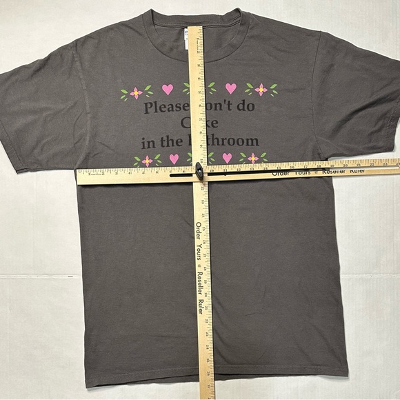 Dark Humor Funny T shirt Size Medium Please  Don’t Do Coke in the Bathroom - Picture 3 of 7